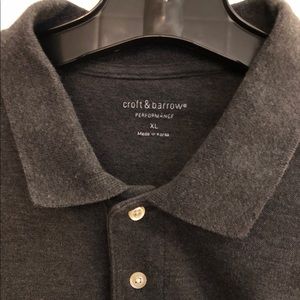 Men’s long sleeve pull over.